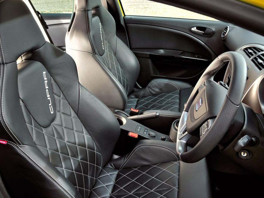  Seat Leon Cupra R 2010 года  (UK) (фото 4 из 12)